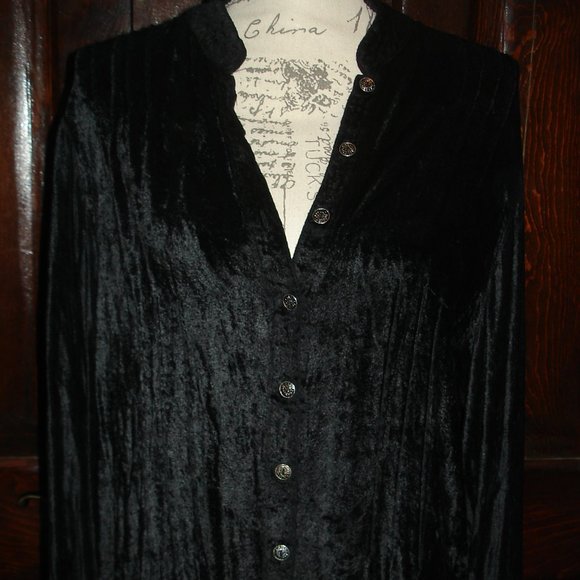 Tops - Long sleeved black crushed blouse